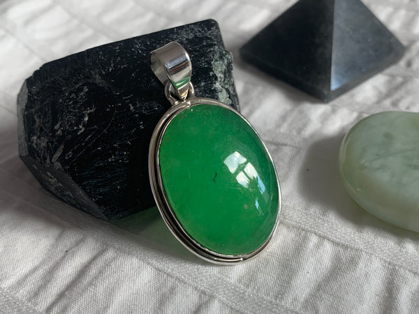Nephrite Jade Brea Pendant - Reg. Oval - Jewels & Gems