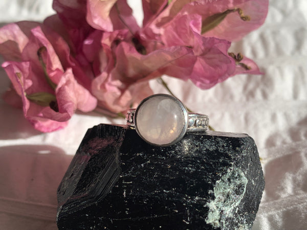 Rose Quartz Eseld Ring - Jewels & Gems