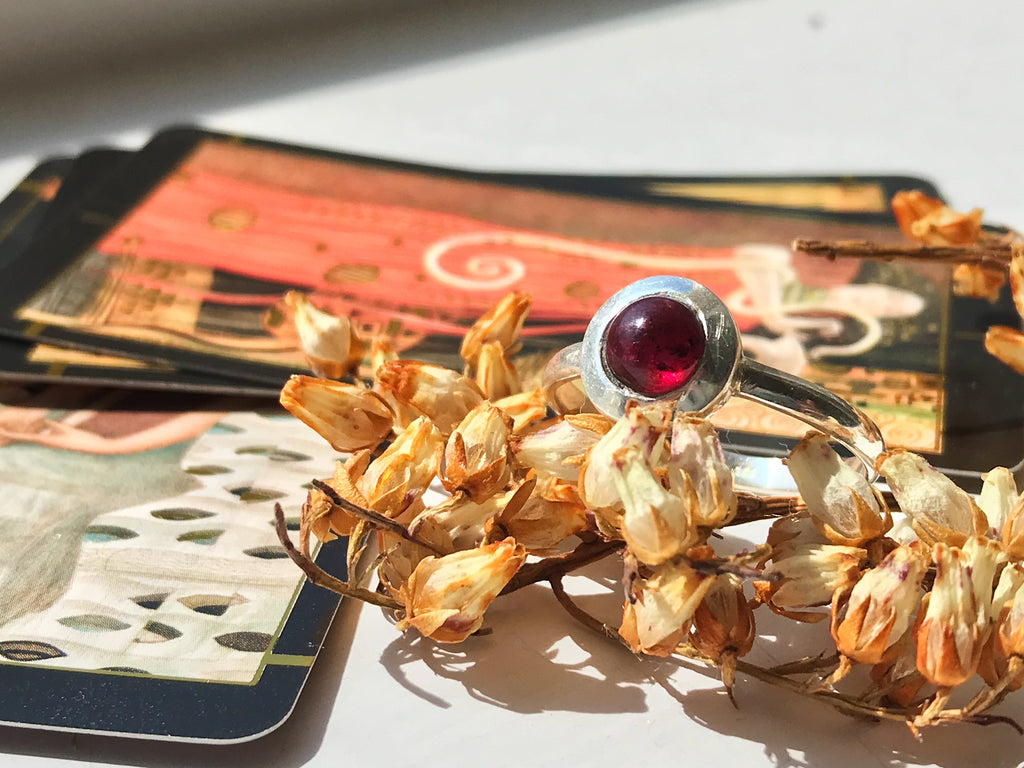 Garnet Calix Ring (US 10) - Jewels & Gems