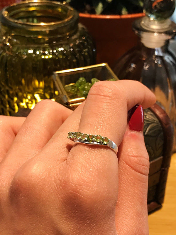 Peridot Nicias Ring - Jewels & Gems