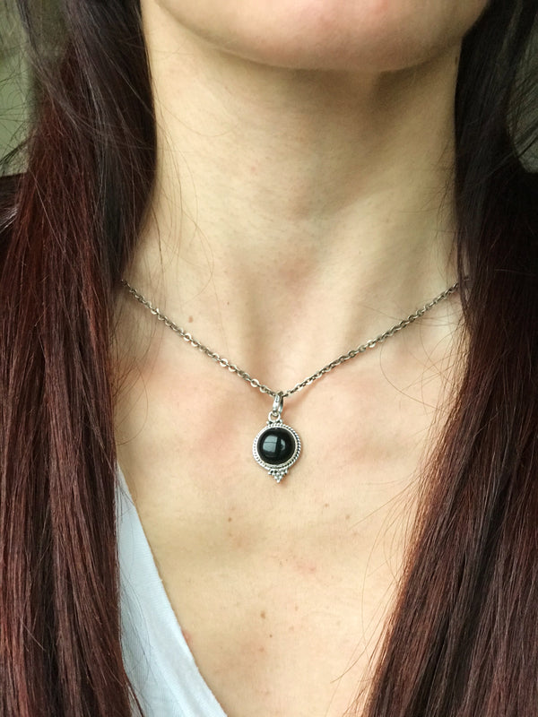 Onyx Cassia Dot Pendant - Jewels & Gems