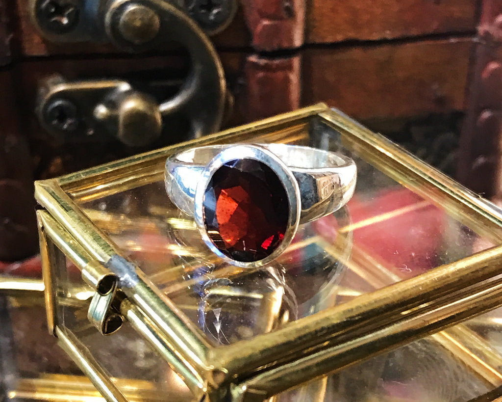 Garnet Sabina Ring - Jewels & Gems