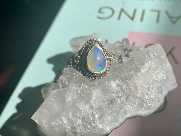 Opal Circe Ring - Drop / Round - Jewels & Gems