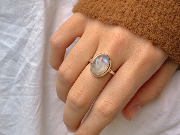 Moonstone Tamis Ring - Jewels & Gems