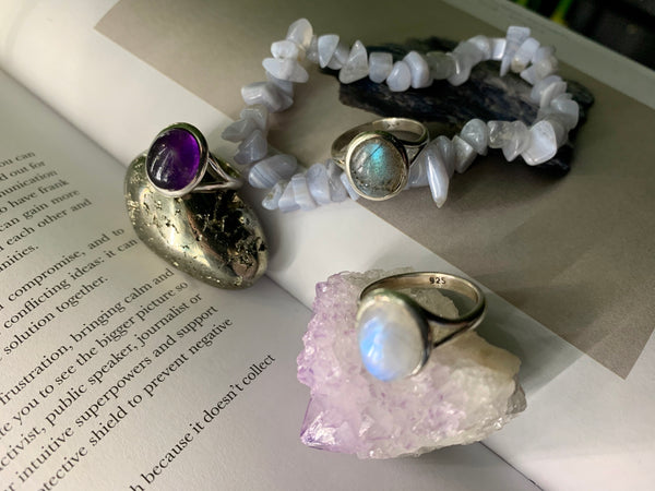 Small Oval Ari Ring - Amethyst / Moonstone / Labradorite - Jewels & Gems