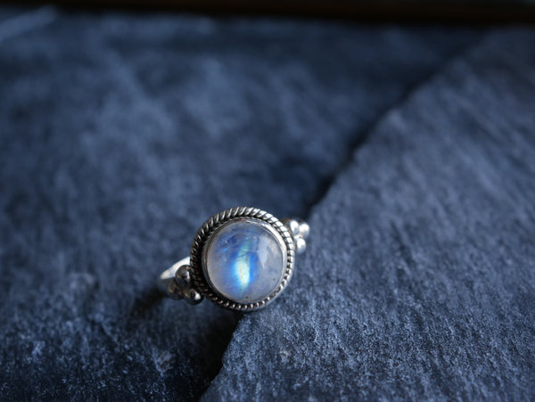 Moonstone Kaisa Ring - Round - Jewels & Gems