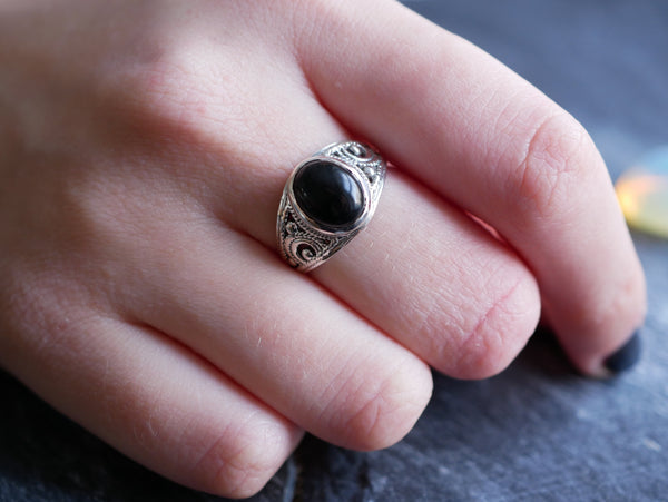 Onyx Aurea  Ring Oval - Jewels & Gems