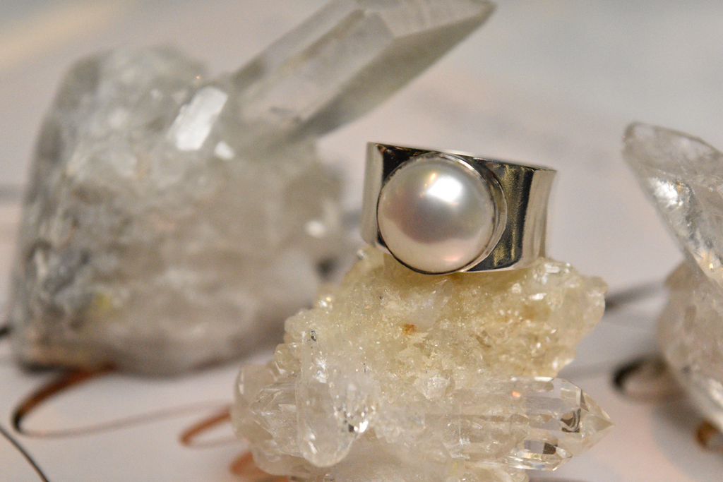 Pearl Signet Ring (US 8.5) - Jewels & Gems