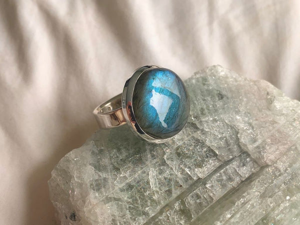 Labradorite Adjustable Naevia Ring - Small Round - Jewels & Gems