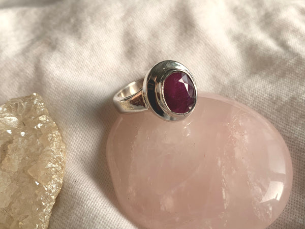 Ruby Ansley Ring - Small Oval (Faceted) - Jewels & Gems