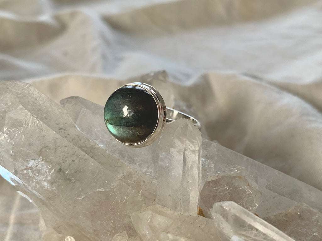 Labradorite Ari Ring - Small Round - Jewels & Gems