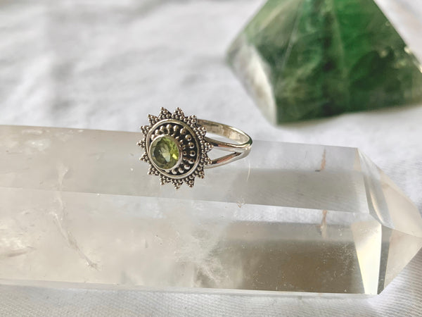 Peridot Evanora Ring - Jewels & Gems