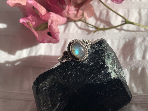 Labradorite Alta Ring - Jewels & Gems