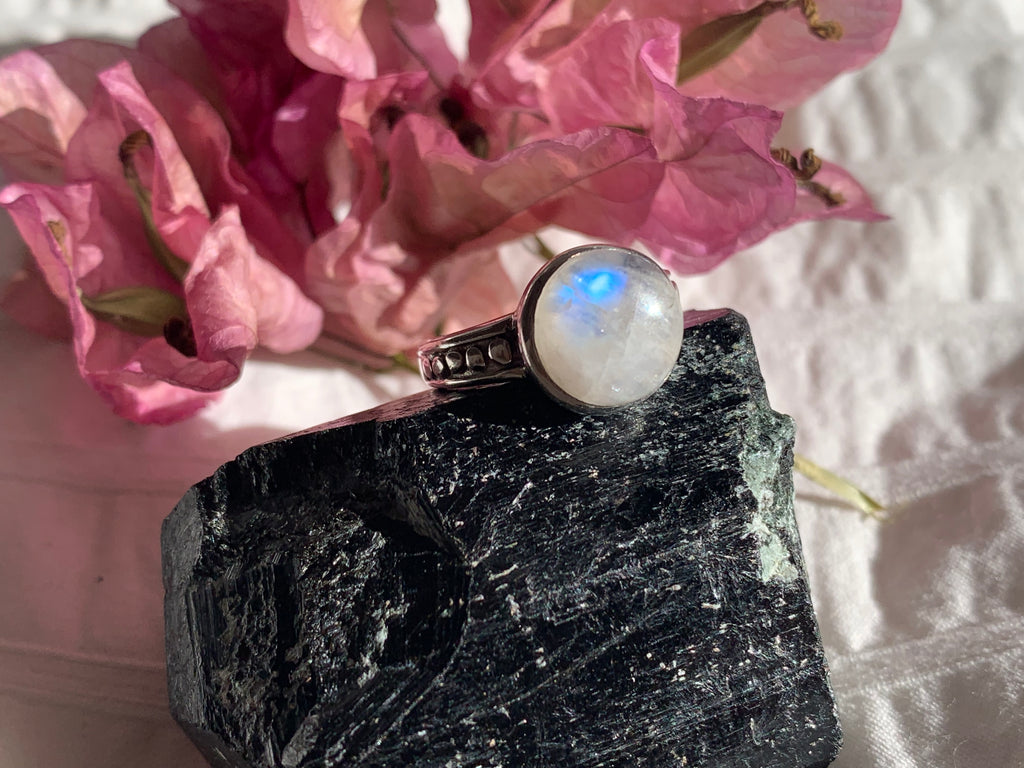 Moonstone Eseld Ring - Jewels & Gems