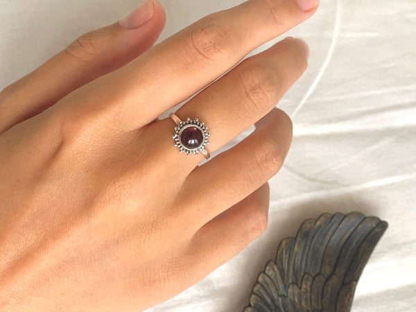 Garnet Sole Ring - Jewels & Gems