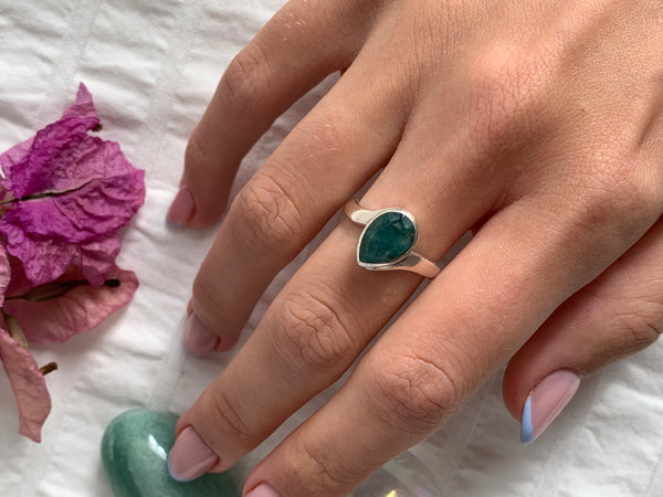Semi-precious Emerald Efimia Ring - Teardrop - Jewels & Gems