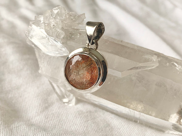 Sunstone Ansley Pendant - Round - Jewels & Gems