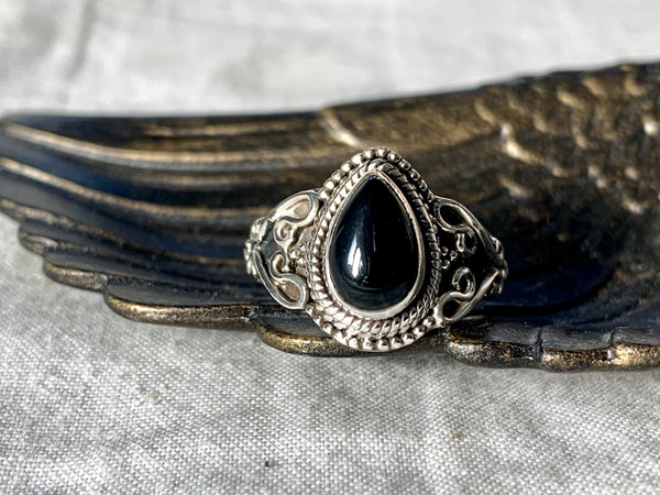Onyx Morgana Ring - Jewels & Gems