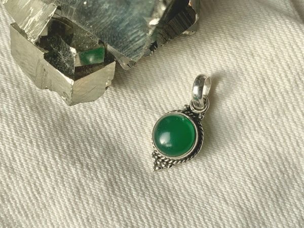 Green Onyx Cassia Dot Pendant - Jewels & Gems