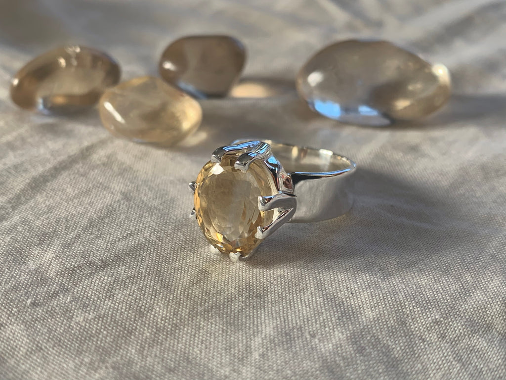 Citrine Tanwen Ring - Medium Oval (US 7.5 & 8.5) - Jewels & Gems