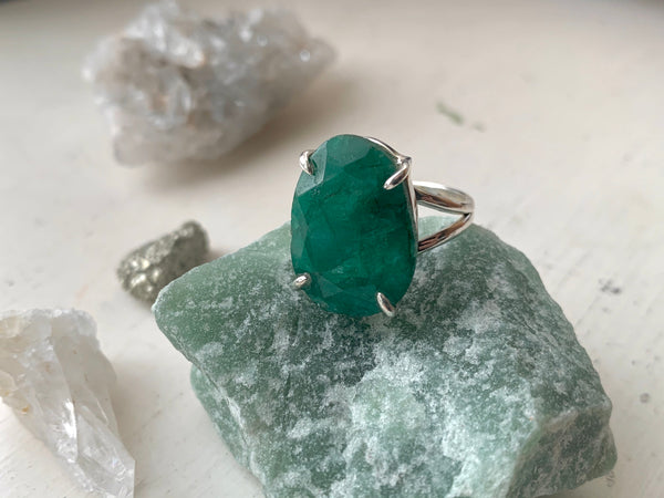 Semi-precious Emerald Sanaa Ring - Jewels & Gems