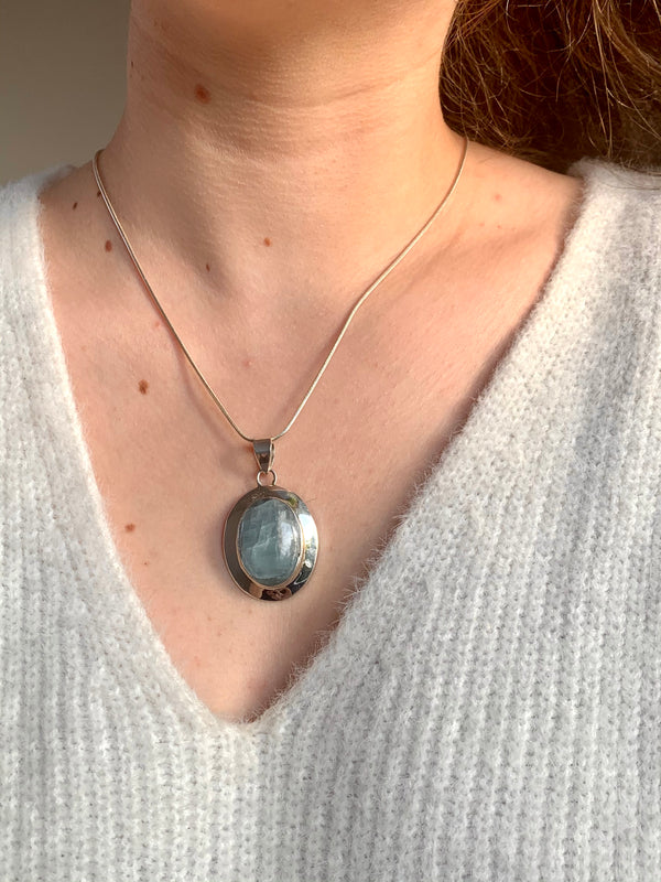 Aquamarine Medea Pendant - Oval - Jewels & Gems
