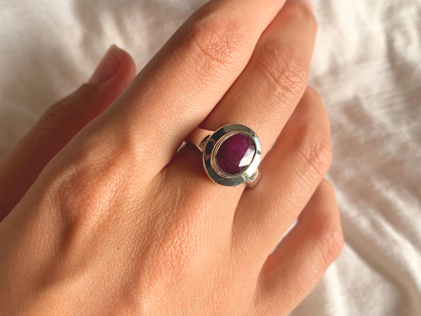 Ruby Ansley Ring - Small Oval (Faceted) - Jewels & Gems