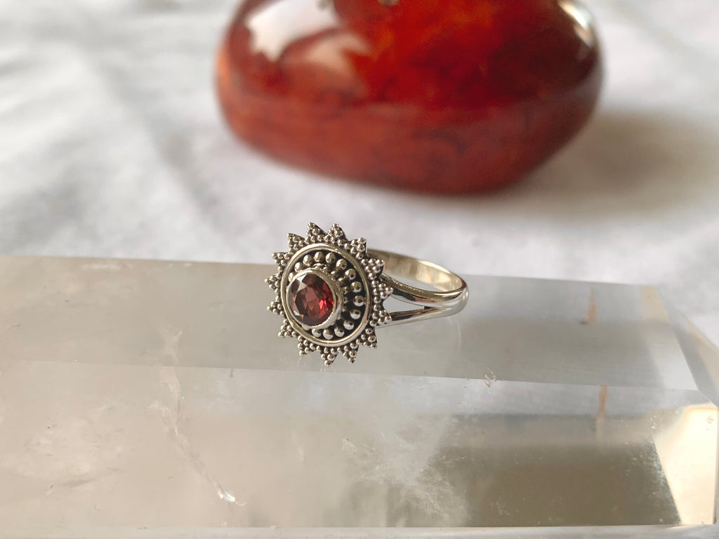 Garnet Evanora Ring - Jewels & Gems