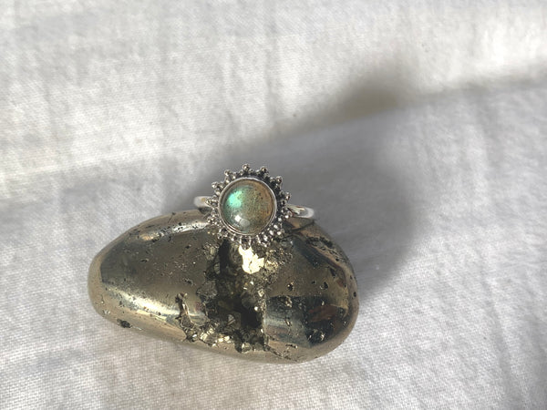 Labradorite Sole Ring - Jewels & Gems