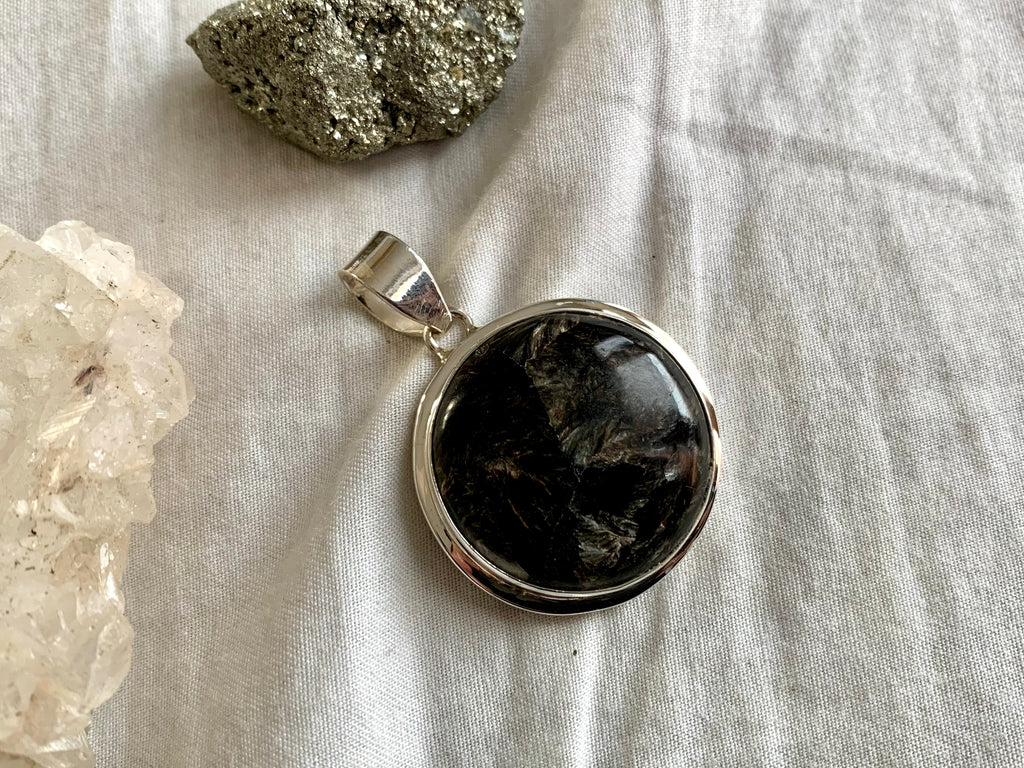 Black Golden Seraphinite Ansley Pendant - Round - Jewels & Gems
