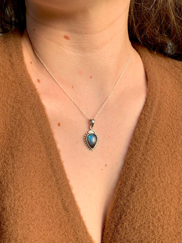 Labradorite Medium Lux Pendant - Jewels & Gems