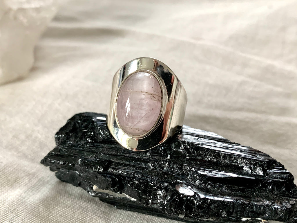 Kunzite Medea Ring (US 7) - Jewels & Gems