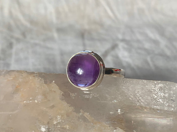 Amethyst Ari Ring - Small Round - Jewels & Gems