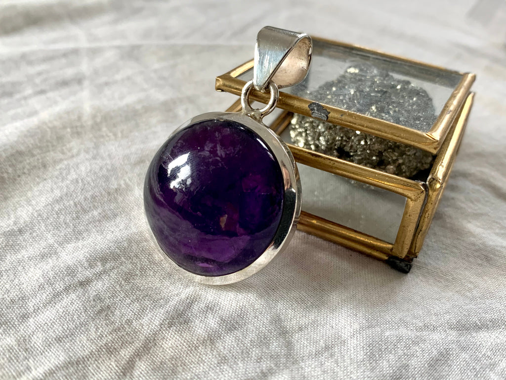 Amethyst Naevia Pendant - Round - Jewels & Gems