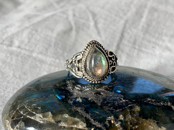Labradorite Morgana Ring - Jewels & Gems